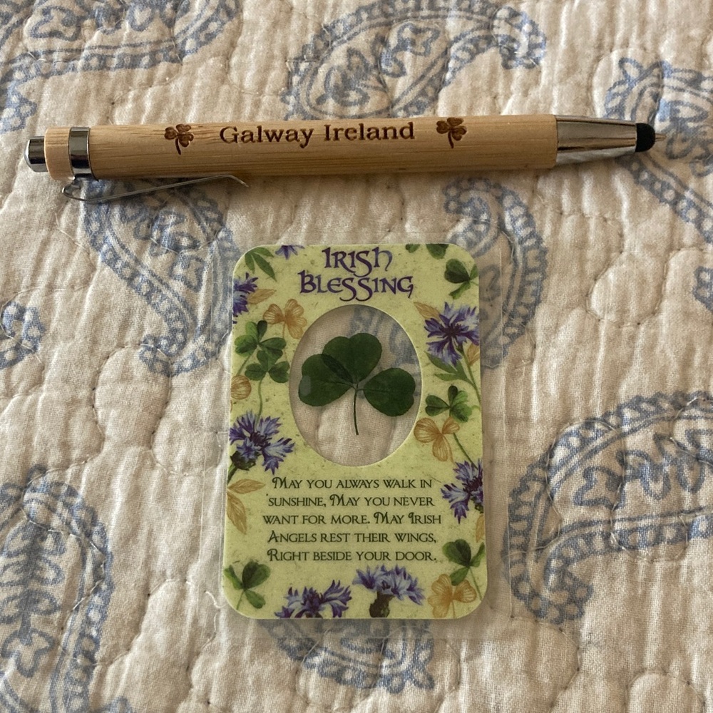 NEW  Irish Blessing Card with Shamrock with NEW souvenir pen from Ireland